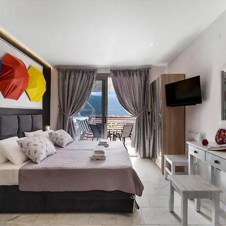 King With Sofa Bed 3 *